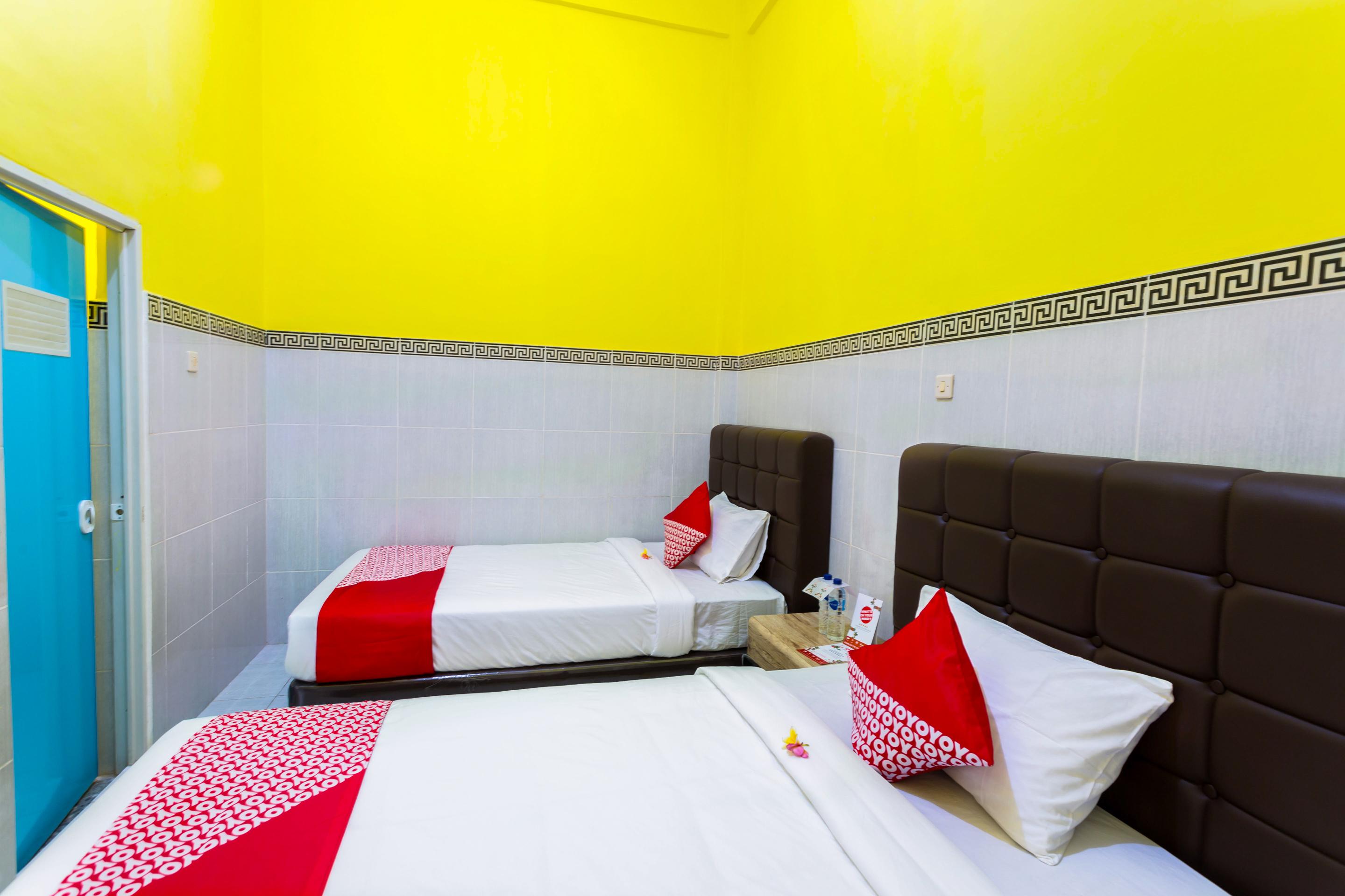 OYO 1427 Azzahra Guest House Mataram Extérieur photo